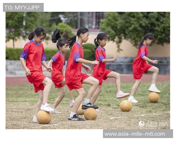 新合村小学足球队积极备战促进学生身心健康与团队合作精神 新合村小学足球队积极备战促进学生身心健康与团队合作精神
